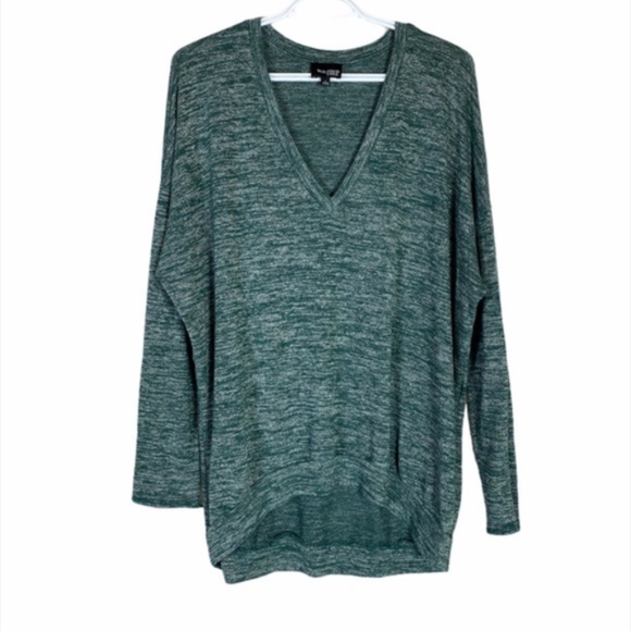 Aritzia Tops - Aritzia Wilfred Devinette V Neck Green Top